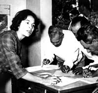 Dolores Huerta registering voters